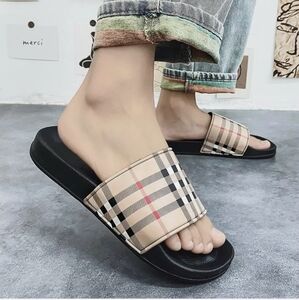 NEW MEN PLAID SLIP ON SANDALS SANDALS SHOES IN SIZES 12.5, 8.5